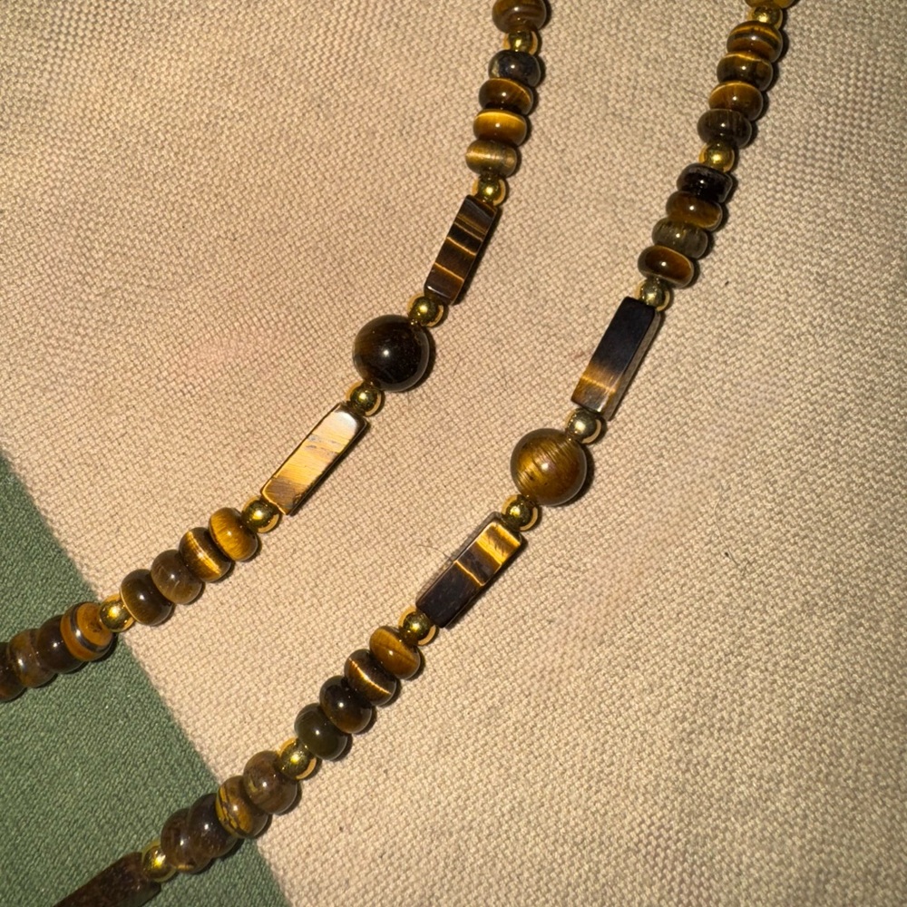 Tigereye and gold necklace - Picture 4 of 5